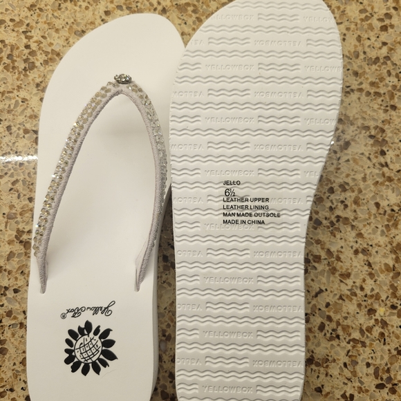 New Yellow Box Women's JELLO Flip-Flops, size 6.5 - Picture 3 of 4